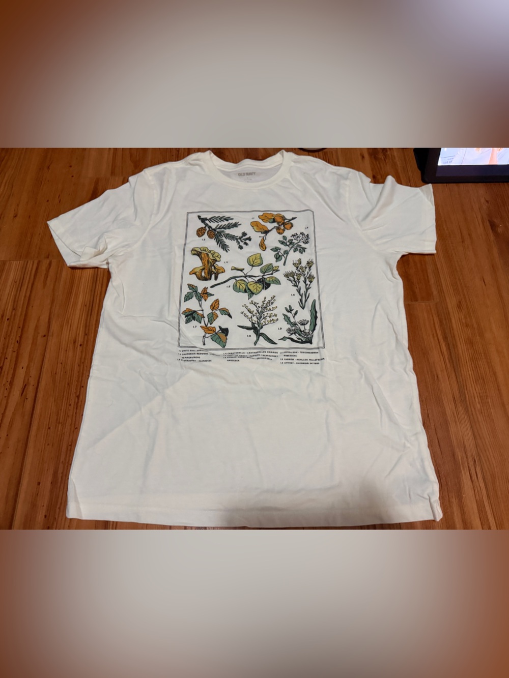 Old Navy Cream Botanical Illustration Short Sleeve Tee